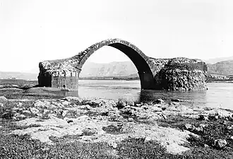 Zengid Ain Diwar Bridge. Built under Qutb al-Din Mawdud, from 1146 to 1163 CE. Cizre.[105]