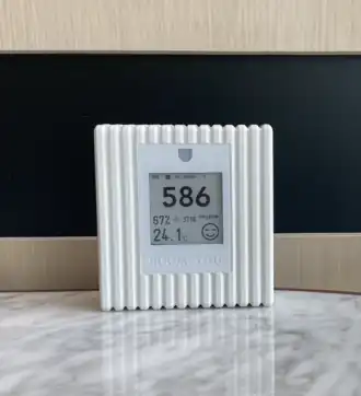 Modern Roomyou1 sensor that measures melanopic equivalent daylight illuminance (M-EDI) alongside other indoor climate parameters.