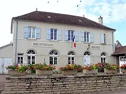 The town hall in Saint-Boil