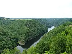 The river Dordogne seen from Saint Nazaire, the entire left part of the reservoir is located within Saint-Pierre