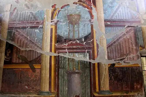 Oecus east wall
