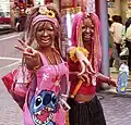 Two manba taken in 2006 doing the hand gesture of the V sign but can also be interpreted as egg magazine's egg pose; which is now (Reiwa era) known as the gyaru pose