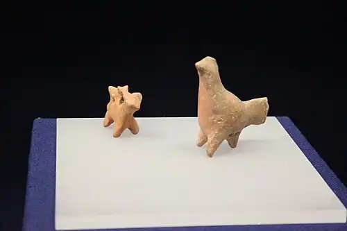 Clay figurines: dog with fish(?) and hen[18]