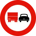 B-234a No overtaking by heavy goods vehicles