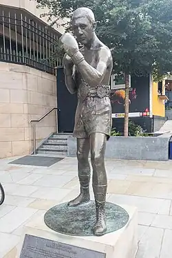 Bronze statue of Ken Buchanan in a fighting pose
