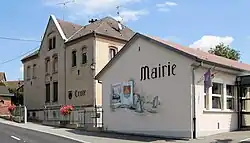 The town hall and school in Steinsoultz