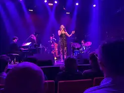 Cole on stage at La Cigale (Paris) in 2025