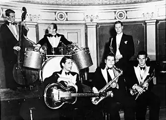 Øvergaards orchestra Oslo, 1939. Øvergaard is no. 2 from the right.