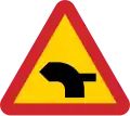 (thick is priority road) Road intersection where drivers of vehicles on connecting road have a duty to give way.