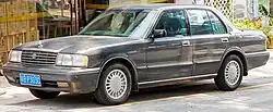 Toyota Crown 3.0 Royal Saloon (JZS133, China), 5 stripes grille.