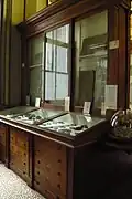 Cabinet 9