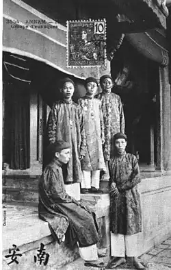 Vietnamese Nguyễn dynasty's eunuchs in áo ngũ thân.
