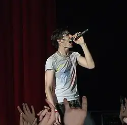 Ritter performing with The All-American Rejects in 2006