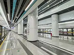 Line 13 island platform