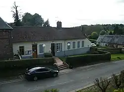 The town hall in Tœufles