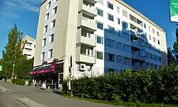 An apartment building and a pub on street Voionmaankatu.