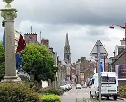 L'Avenue Thiers; l'église Notre-Dame (church of Our Lady)