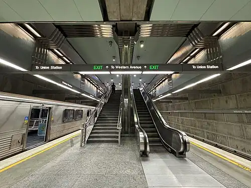 Wilshire/Western station platform