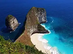 Rocks that are shaped like little fingers (called "Kelingking" by the locals), that's where the name Kelingking Beach gets its name.