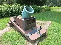 15-pouce Vallière pierrier mortar at Yorktown Battlefield, front view