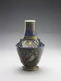 Revolving vase with goldfish design on cobalt blue glaze with gilt tracing, Qing dynasty, Qianlong period (1736–1795). National Palace Museum.